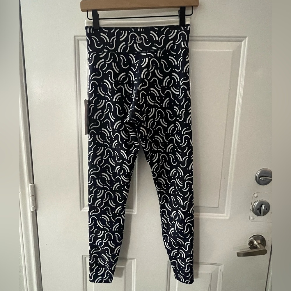 NWT Johnny Was Calme Endurance High Waist Sz S Leggings Navy Blue White Abstract